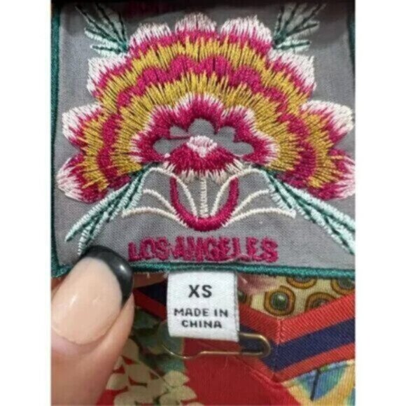 Johnny Was Elegant Beautiful Rapsodia Favorite V-Neck Tee - Picture 5 of 6